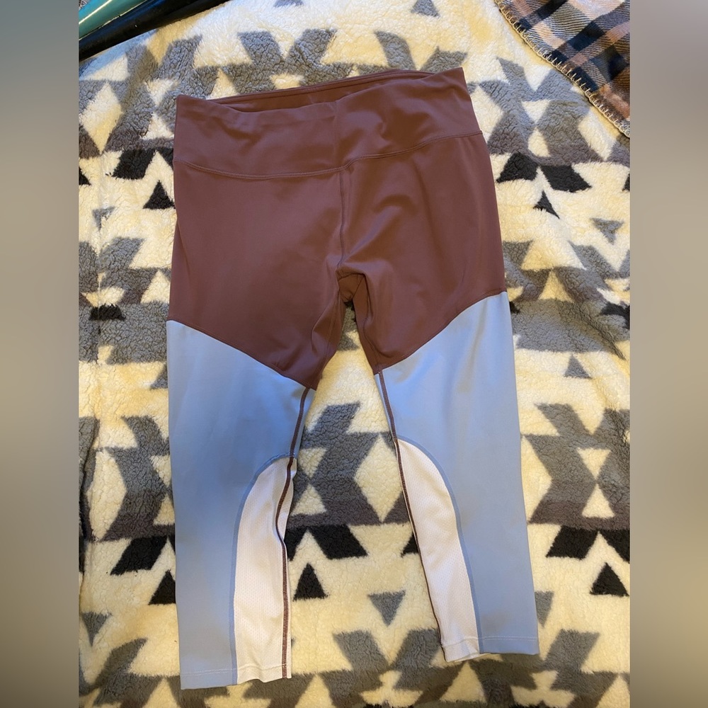 MTA‎ Sport Leggings. 3/4 length. Mauve, Blue, and White. Women’s Size XL. NWOT